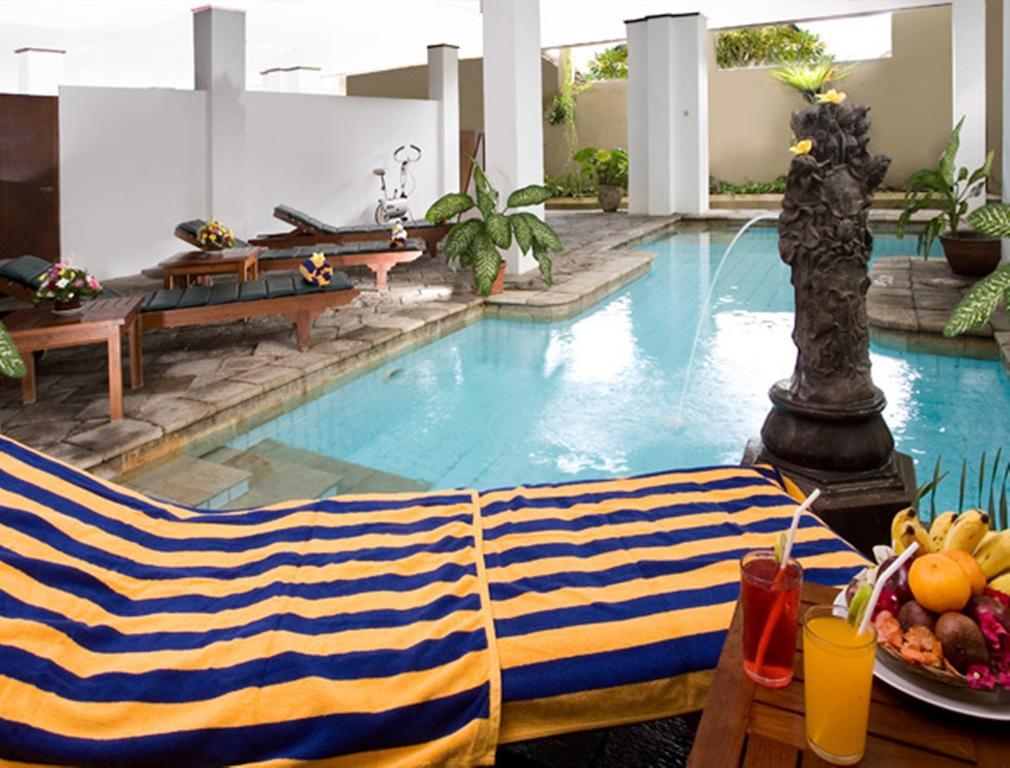Hotel Ratna كوتا المظهر الخارجي الصورة