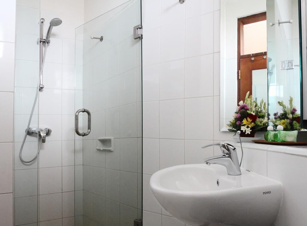 Hotel Ratna كوتا المظهر الخارجي الصورة